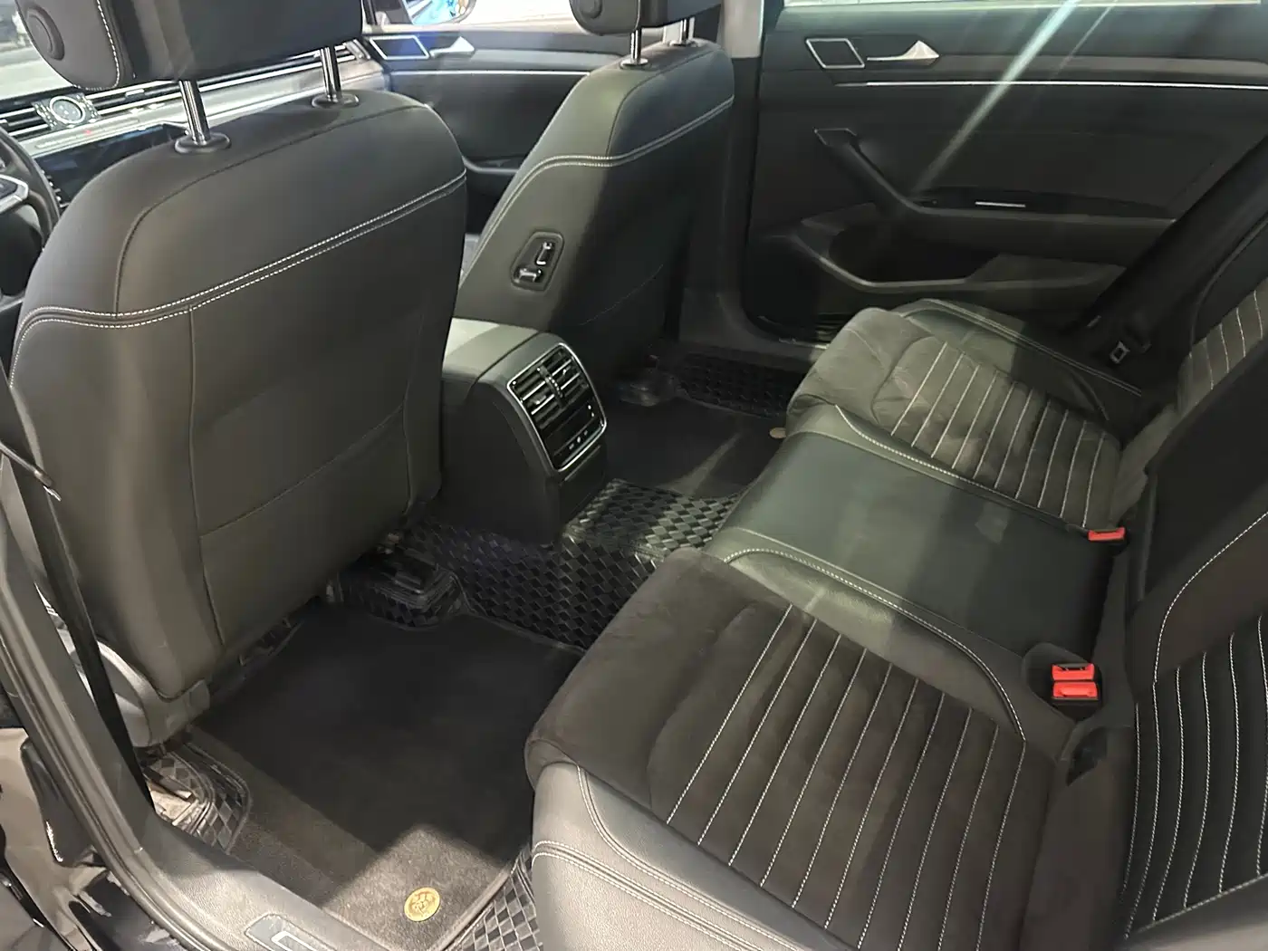 Volkswagen Magotan 2021 330TSI DSG 30th Anniversary Edition фото 9