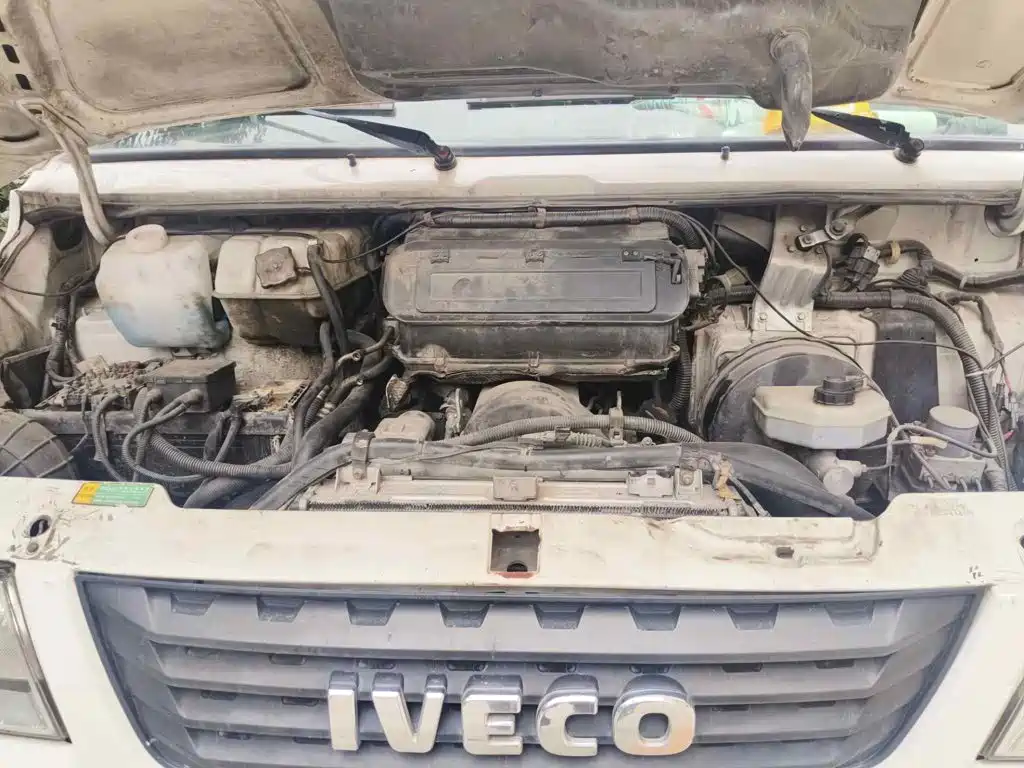 Iveco Daily 2018 2017 Model 2.8T V40 Van Medium Roof 3/6 Seats 43S5