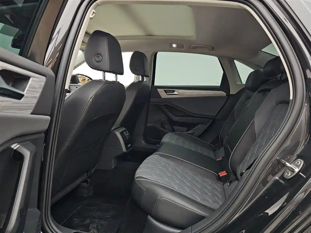 Volkswagen Sagitar 2023 300TSI DSG Surpassing Edition фото 13