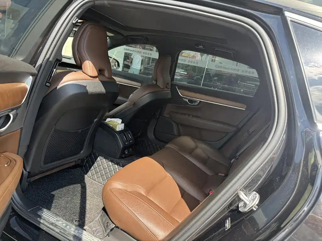 Photo 6 - Volvo S90