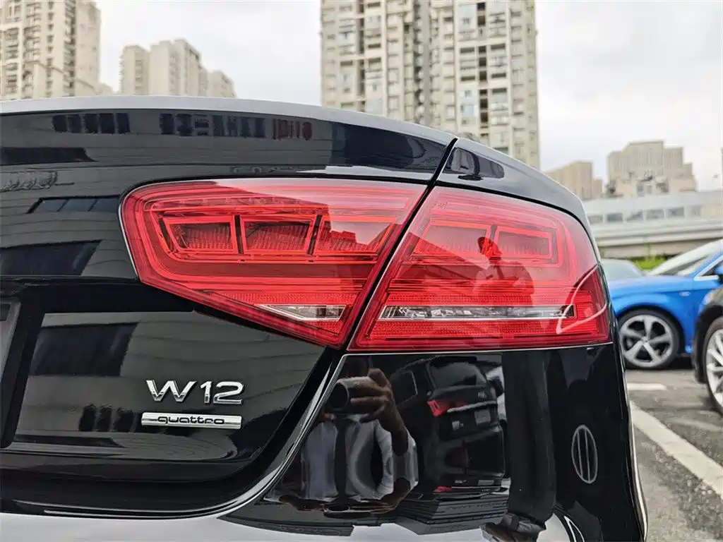 Фото 14 - Audi A8