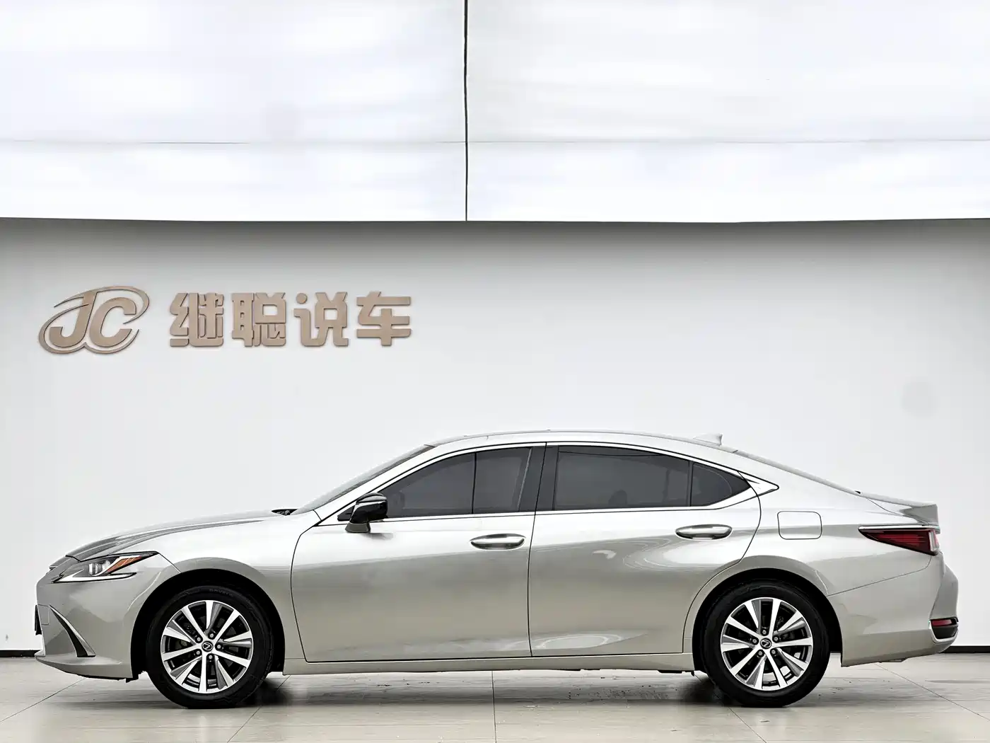 Lexus ES 2020 200 Excellence фото 2