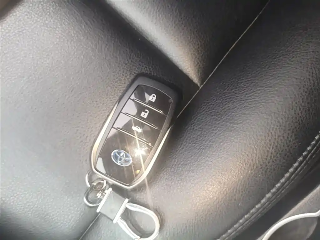 Toyota Levin Twin Engine E+ 2019 1.8PH GS E-CVT Elite Sunroof Edition фото 9