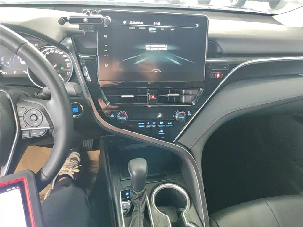 Toyota Camry 2023 2.0G Luxury Edition фото 13
