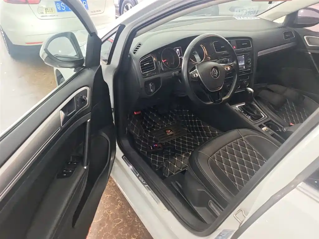 Volkswagen Golf 2018 230TSI Automatic Comfort фото 16