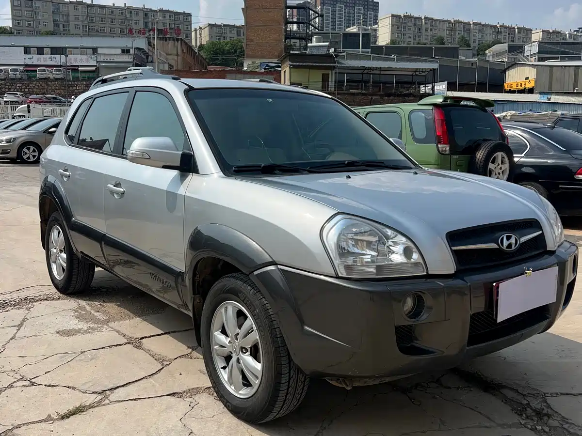 Hyundai Tucson 2009 2.0L Automatic 2WD Sunroof фото 3