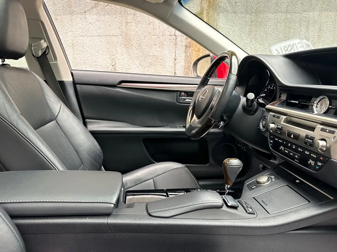 Lexus ES 2014 250 Elegance Edition фото 15