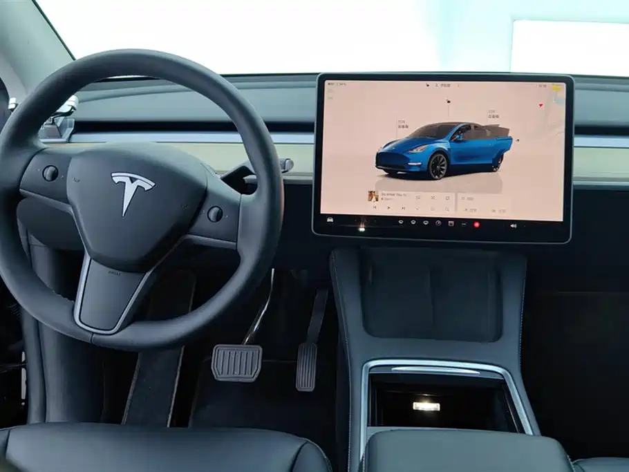 TESLA MODEL Y