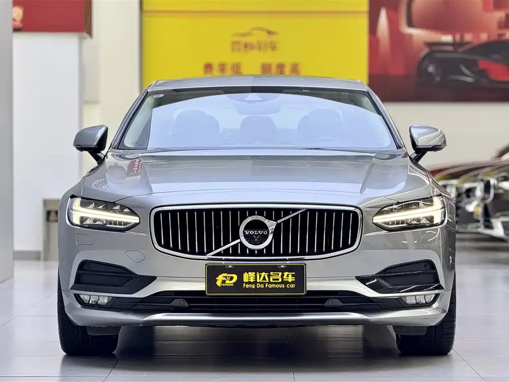 Фото 2 - Volvo S90