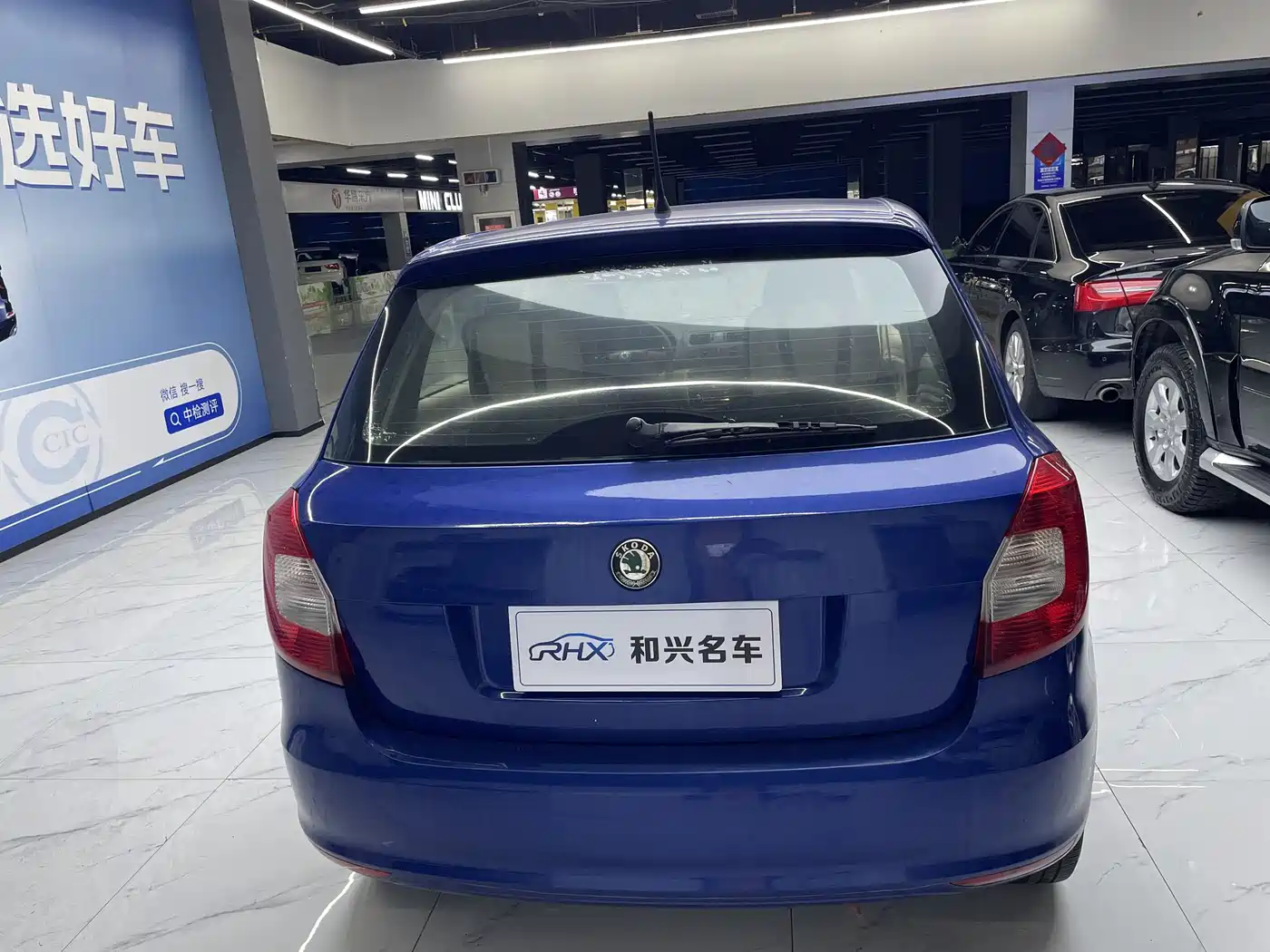 Škoda Fabia 2012 1.4L Manual Crystal Edition фото 10