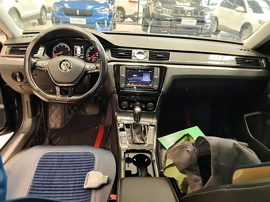 Volkswagen Passat 2016 330TSI DSG Executive Edition фото 10
