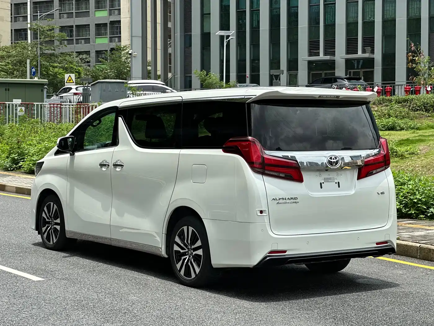 Toyota Alphard 2018 Facelift 3.5L Premium Edition фото 5