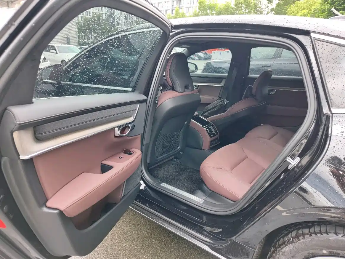 2026 Volvo S90