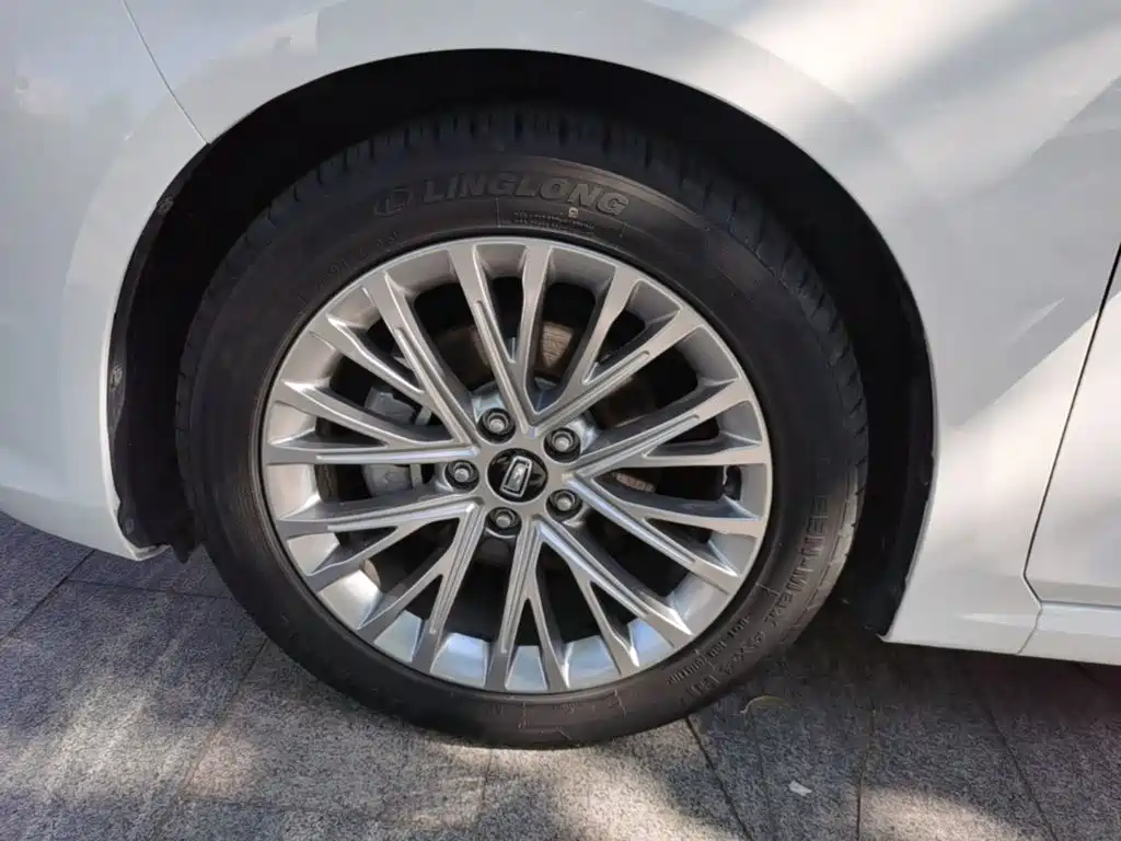 Фото 23 - Besturn B70