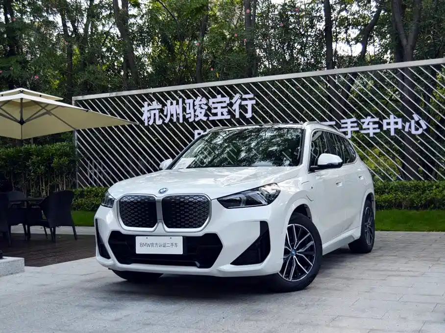 BMW iX1 2025
