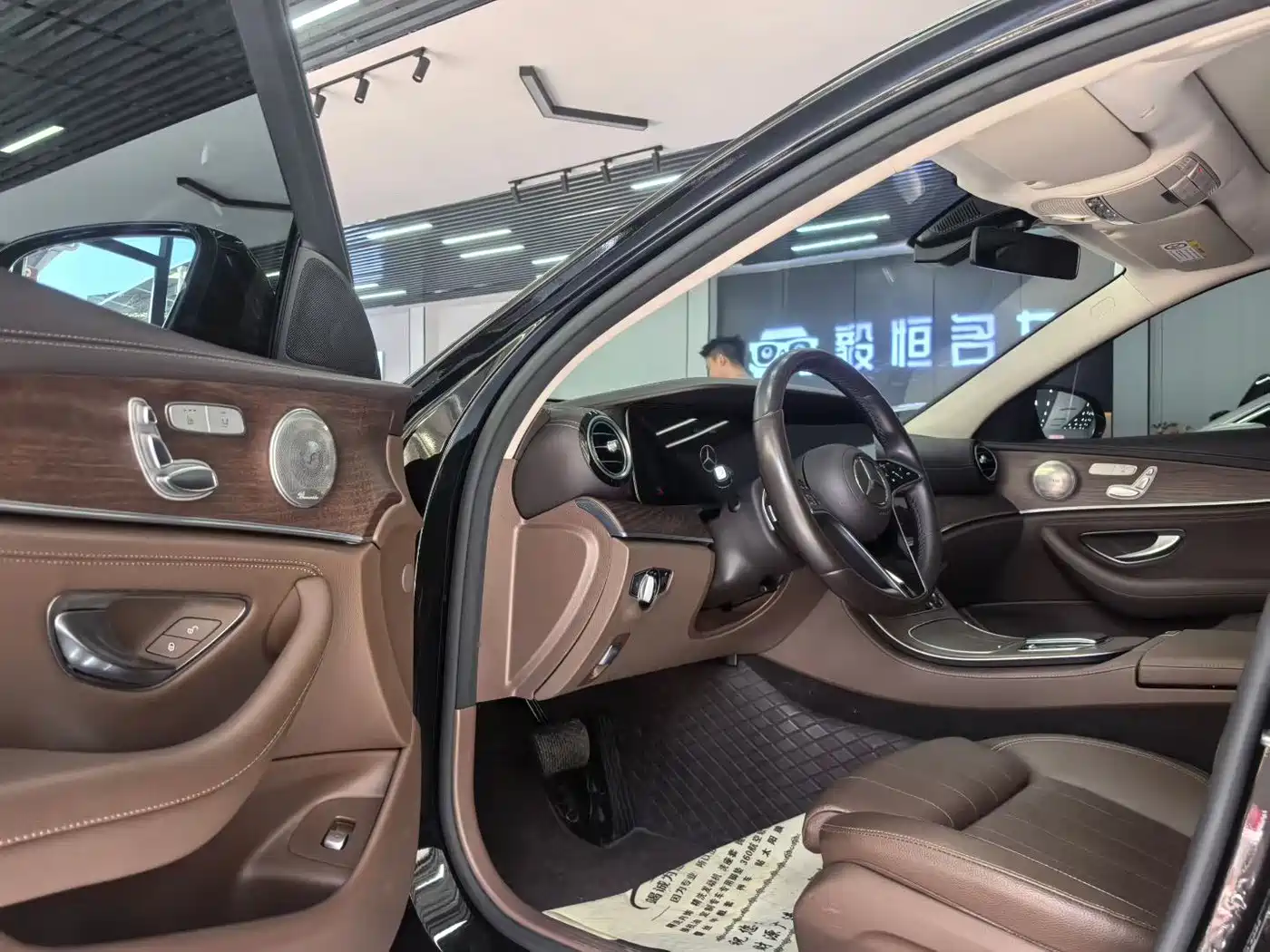 Mercedes-Benz E-Class 2022 E 300 L Fashion фото 4
