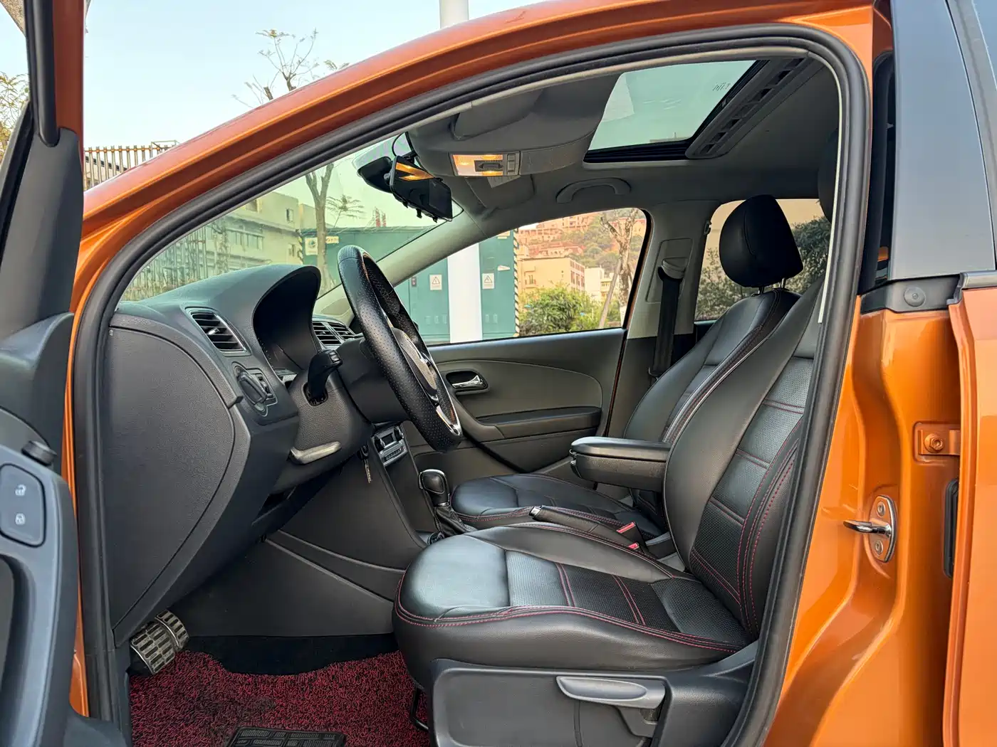 Volkswagen Polo 2016 1.6L Cross Polo Automatic фото 5
