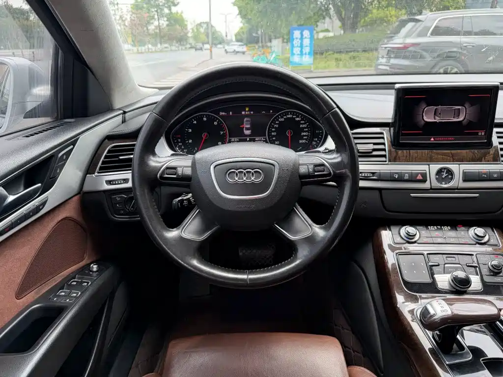 صورة 14 - Audi A8
