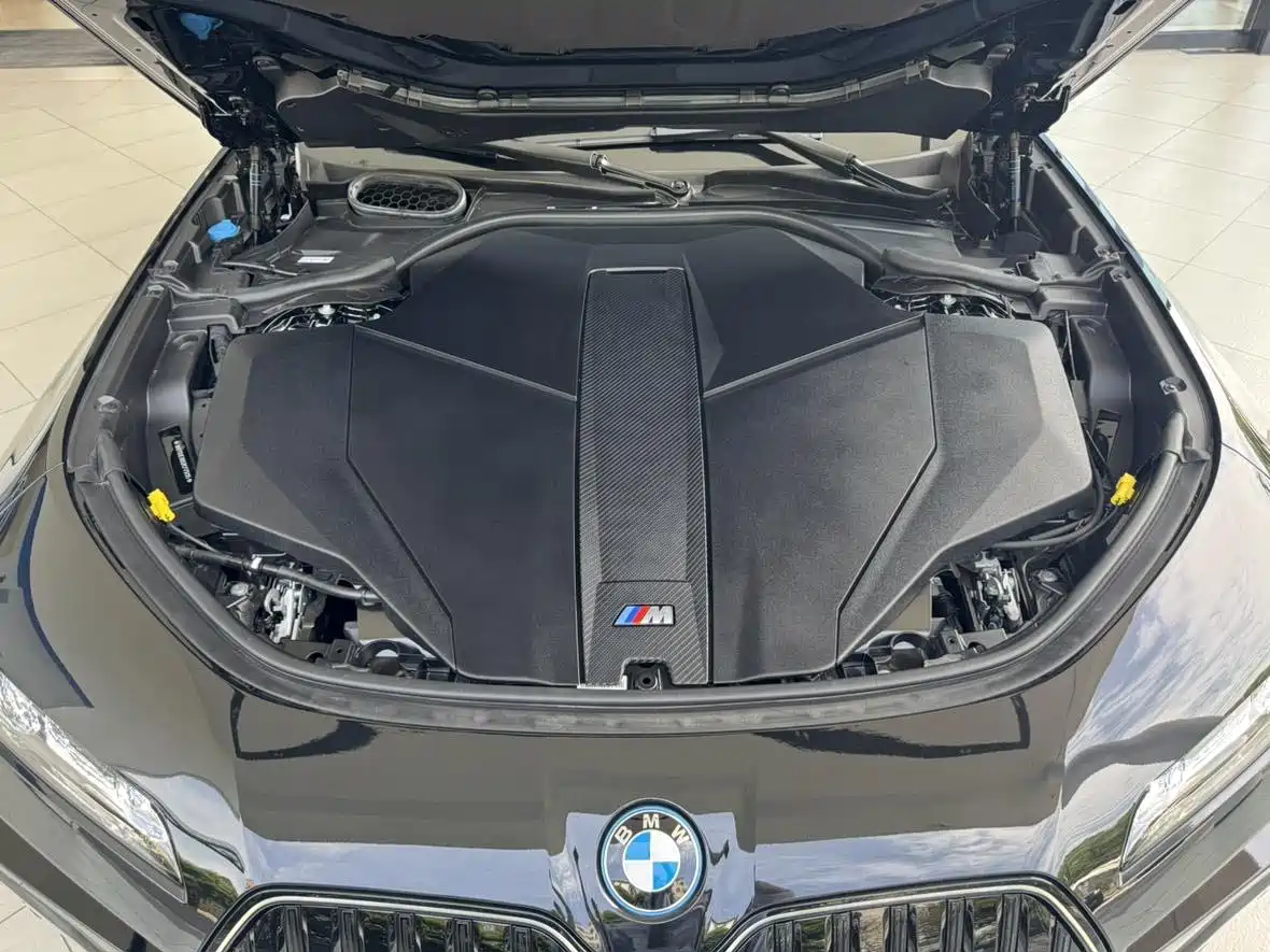 صورة 7 - BMW i7 M70L