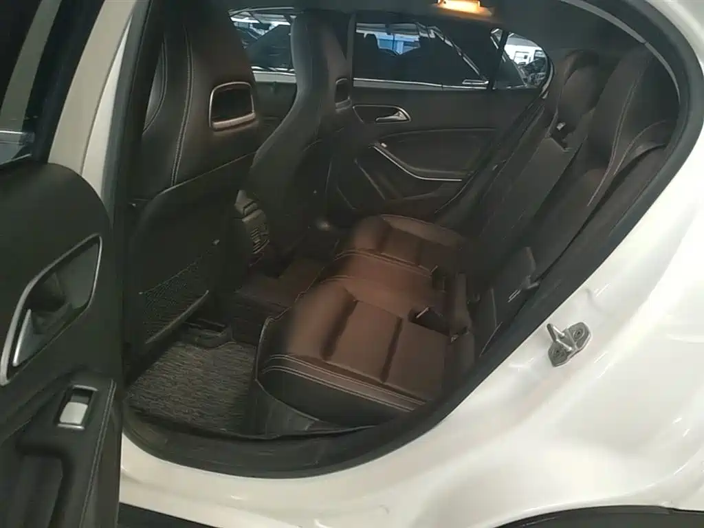 Mercedes-Benz GLA 2017 GLA 200 Fashion фото 17
