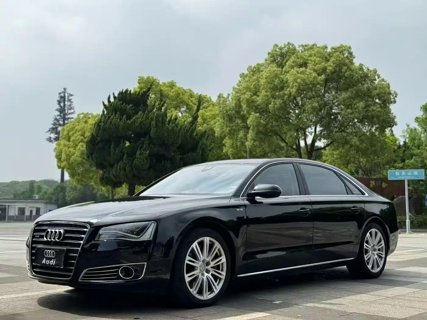 Audi A8 2013 A8L 6.3 FSI W12 quattro Exclusive