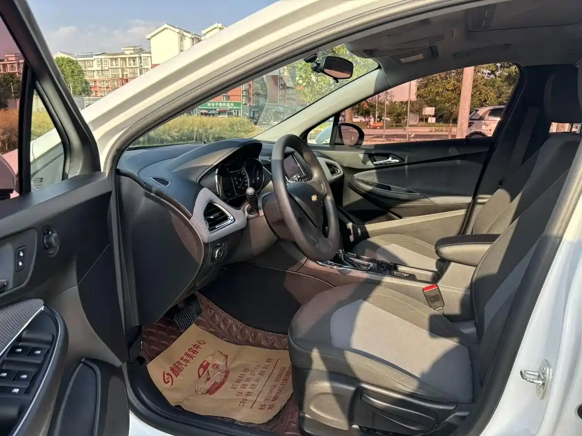 Chevrolet Cruze 2019 2018 Hatchback 320 Automatic Pioneer Sunroof Edition