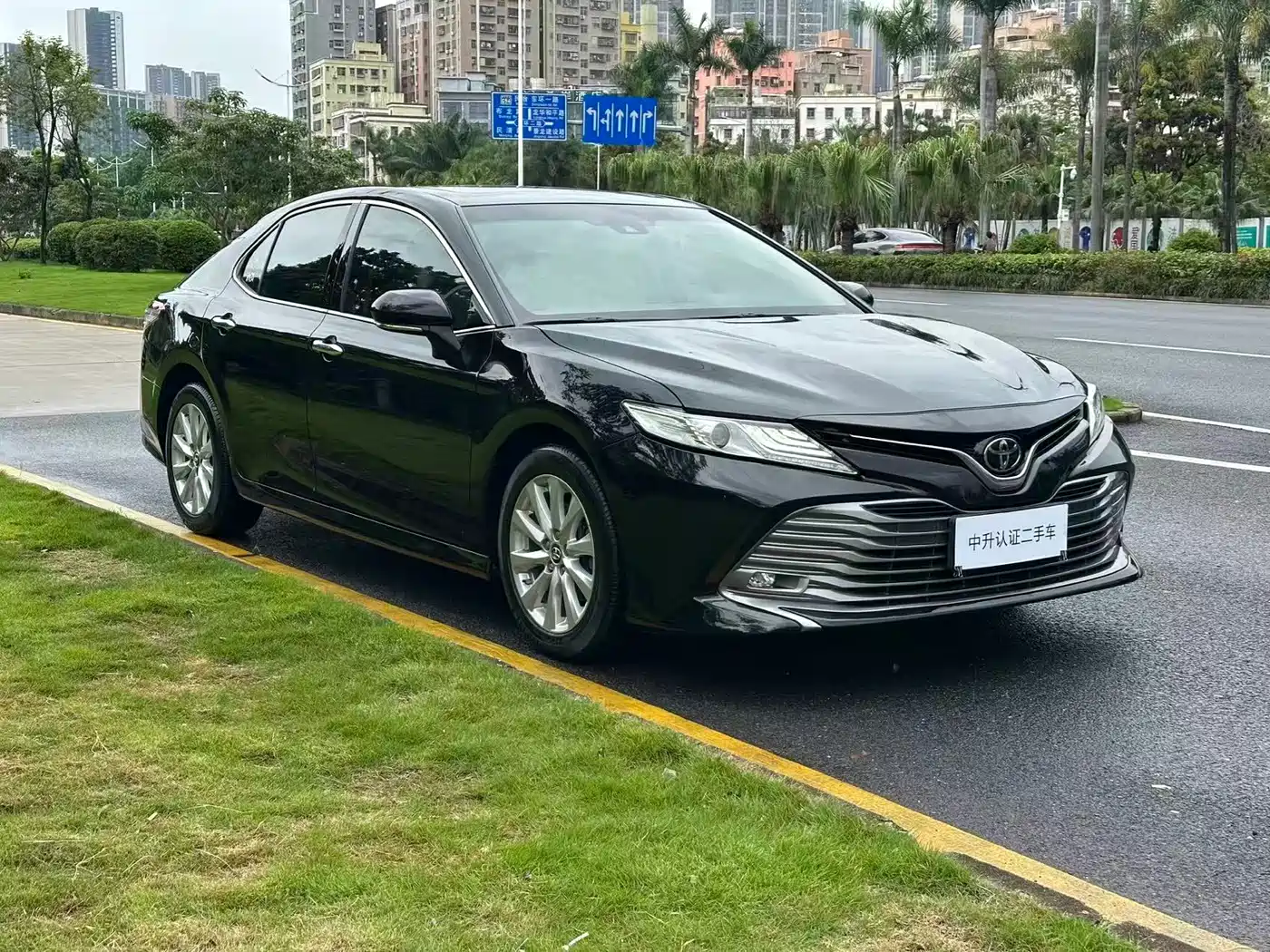 Toyota Camry 2018 2.0G Luxury Edition фото 3