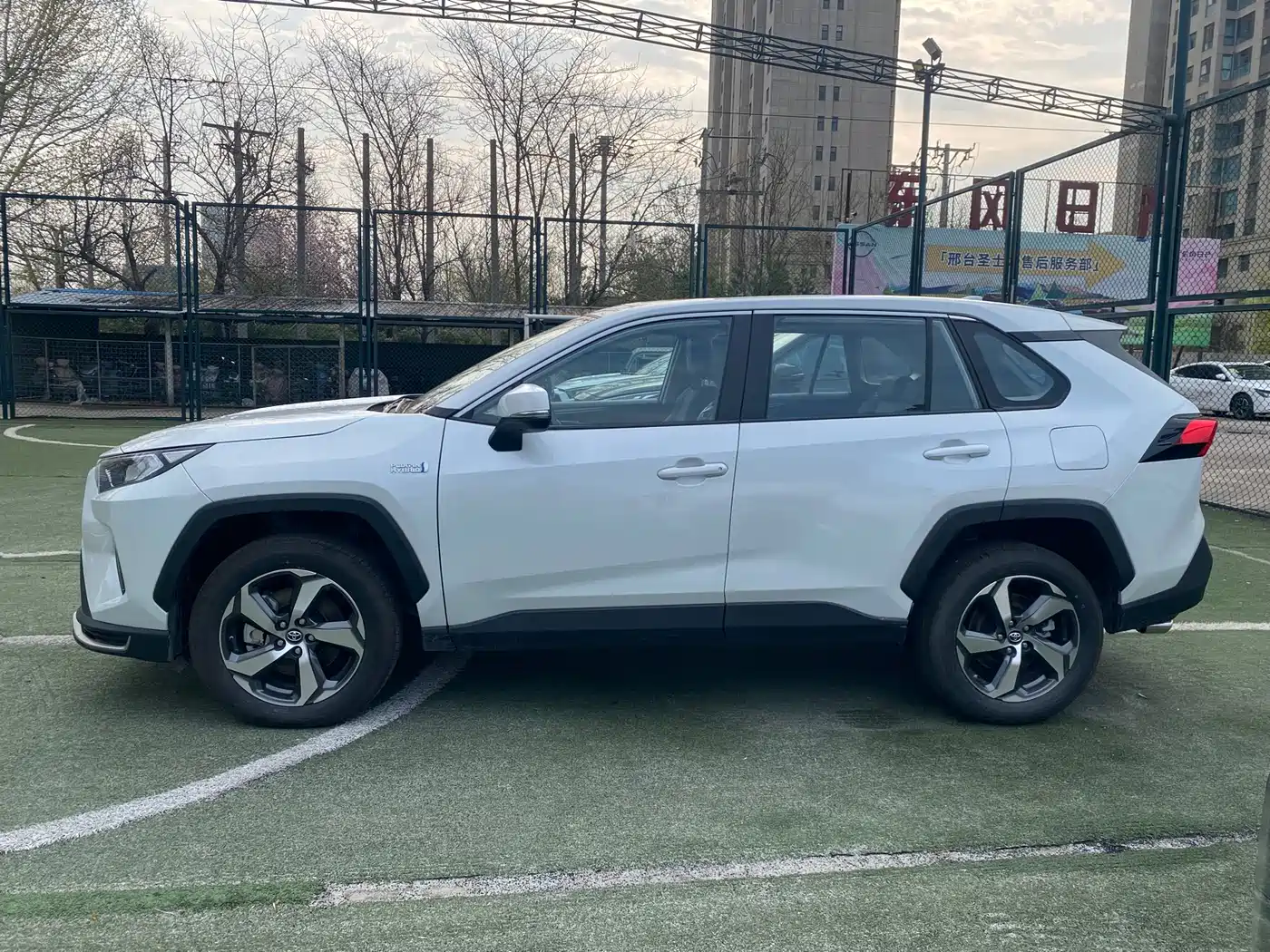 Toyota RAV4 Rongfang Dual Engine E+ 2024 2.5L 2WD Elite Pro фото 3