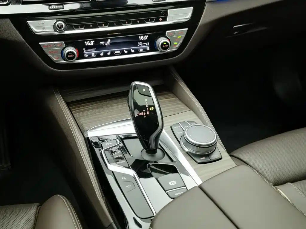 Photo 13 - BMW 5 Series