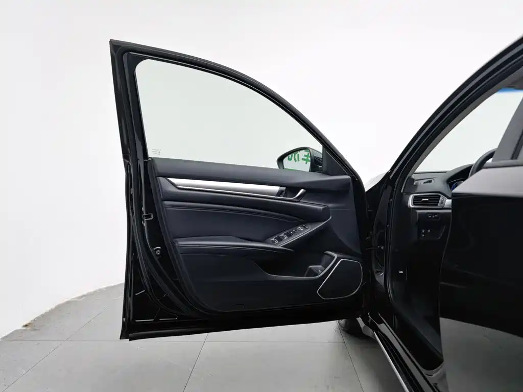 Photo 8 - Honda Accord