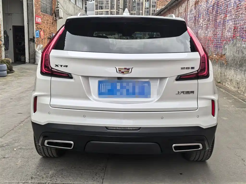 CADILLAC XT4