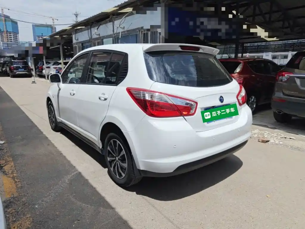 Venucia R50 2017 2015 1.6L Automatic Fashion Edition