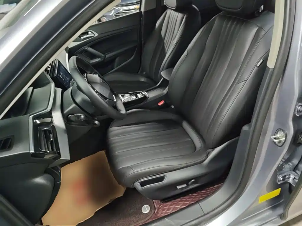 Peugeot 408 2025 2022 1.6T Light Chaser Edition