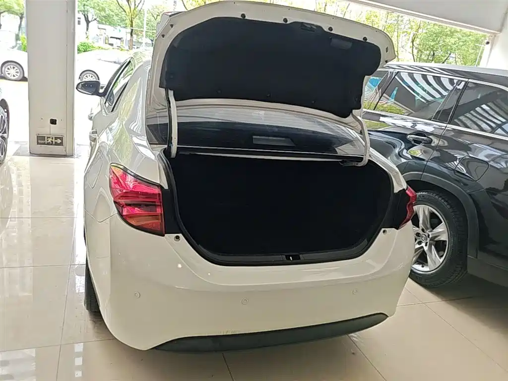 Toyota Levin 2017 Facelift 185T CVT Leading Edition China V фото 19