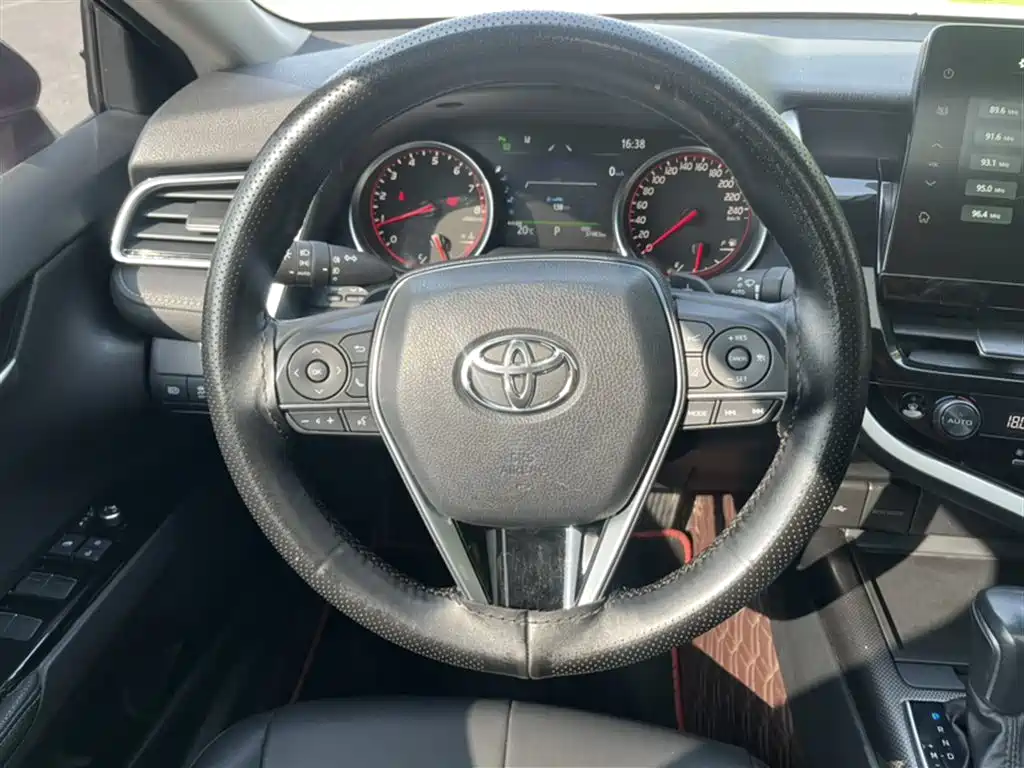 Toyota Camry 2023 2.0S Knight Edition фото 20