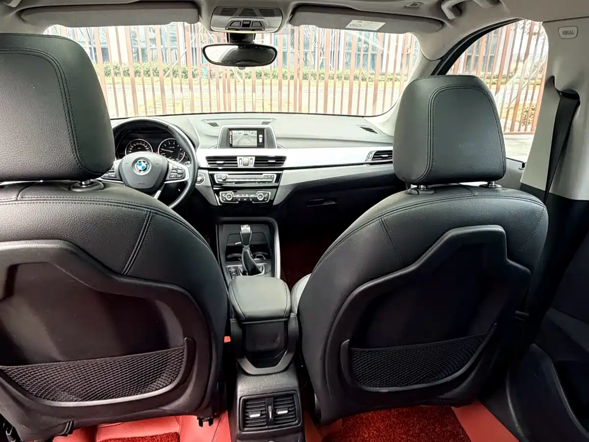 BMW X1 2016 sDrive18Li Premium Model фото 8