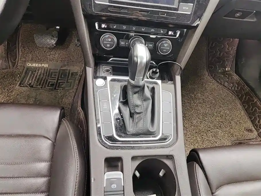Volkswagen Magotan 2018 Facelift 330TSI DSG Luxury фото 16