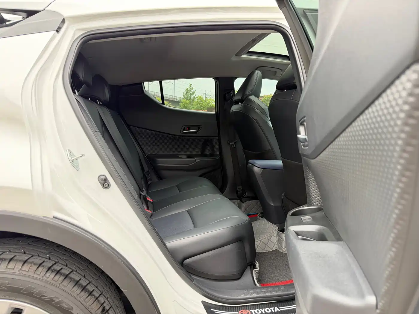 Toyota C-HR 2022 2.0L Leading Edition фото 15