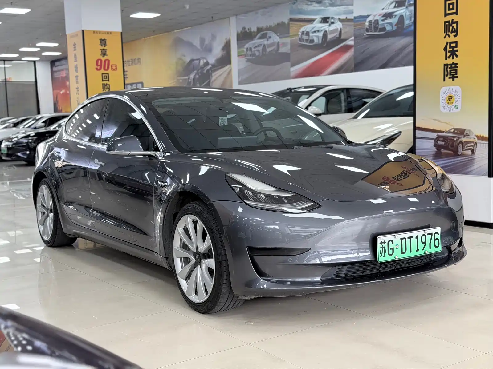 Фото 3 - Tesla Model 3