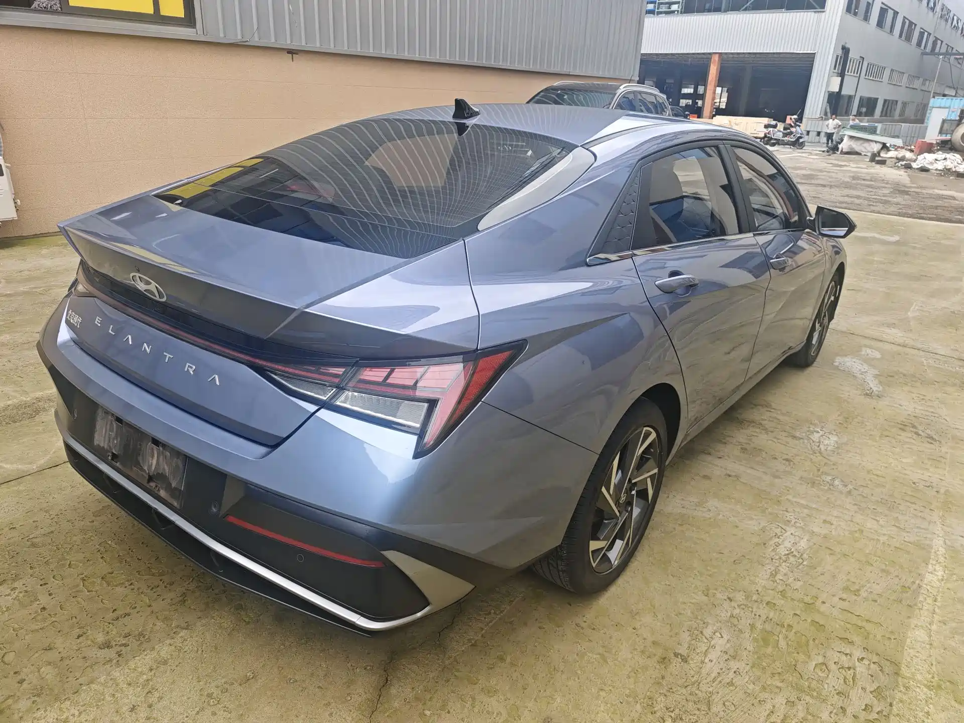 Photo 4 - Hyundai Elantra
