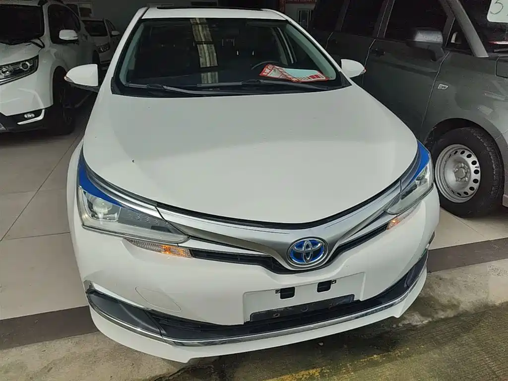 Toyota Corolla 2018 Hybrid 1.8L E-CVT Smart Edition фото 3