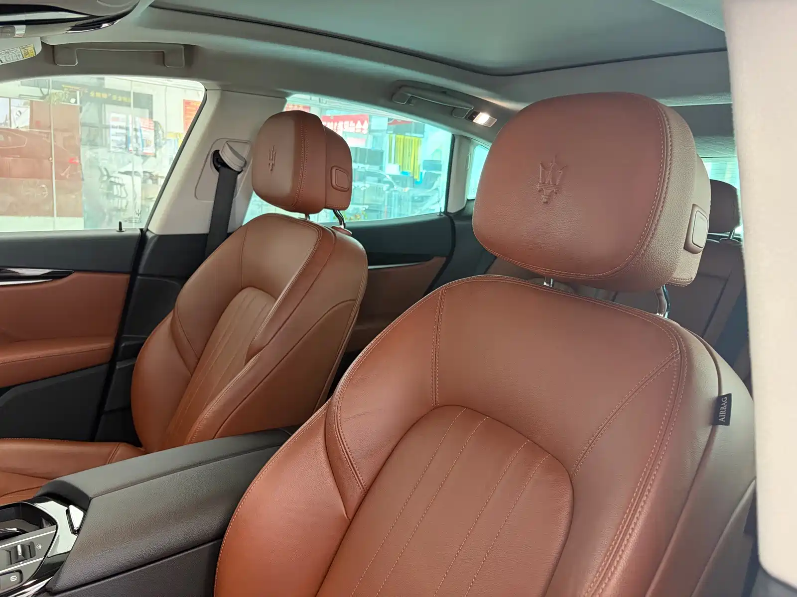 Photo 7 - Maserati Levante