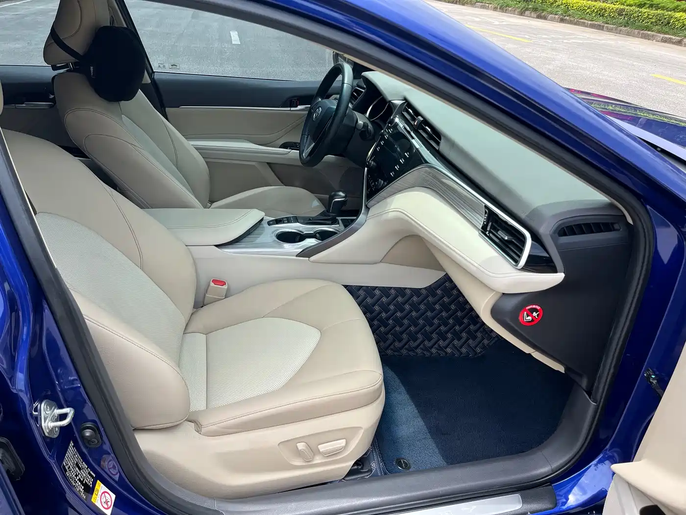 Photo 14 - Toyota Camry