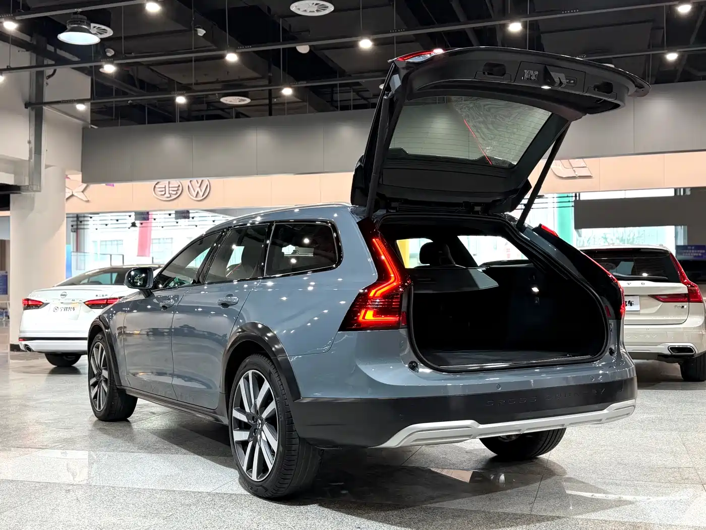 VOLVO V90