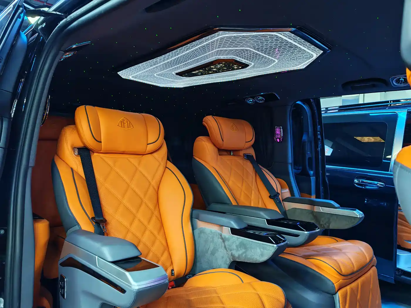 Mercedes-Benz Vito 2021 2.0T Business Edition 7-seater фото 12