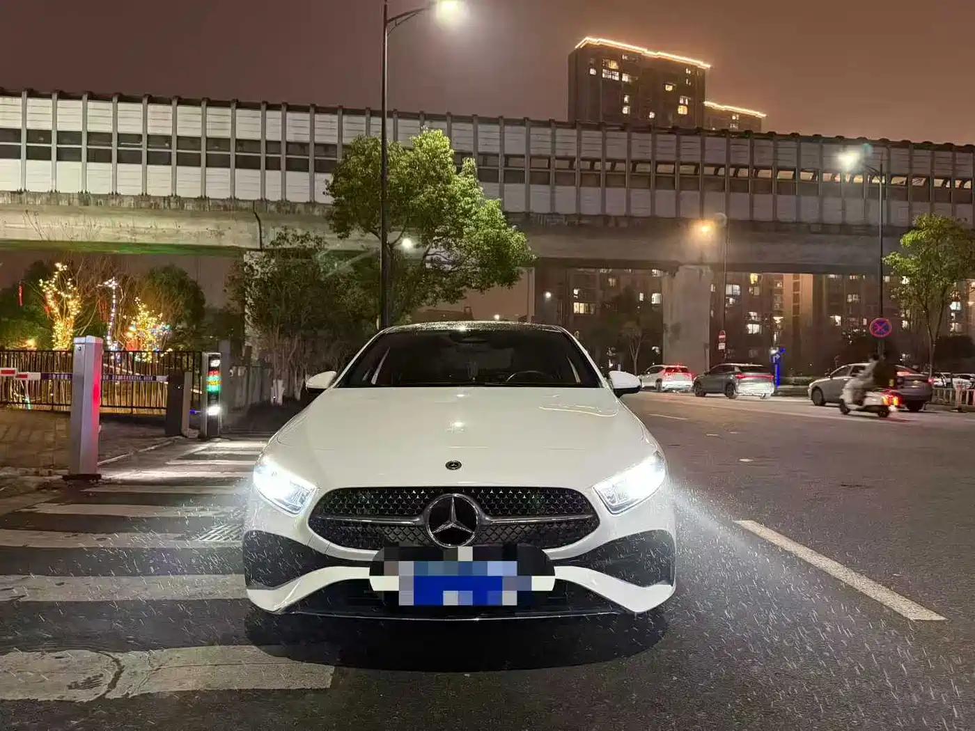 Mercedes-Benz A-Class 2023 A 200 L Fashion