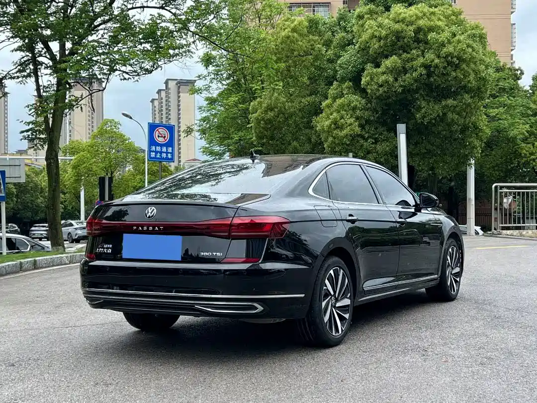 Volkswagen Passat 2025 Outstanding 380TSI Dragon Glory Edition фото 4