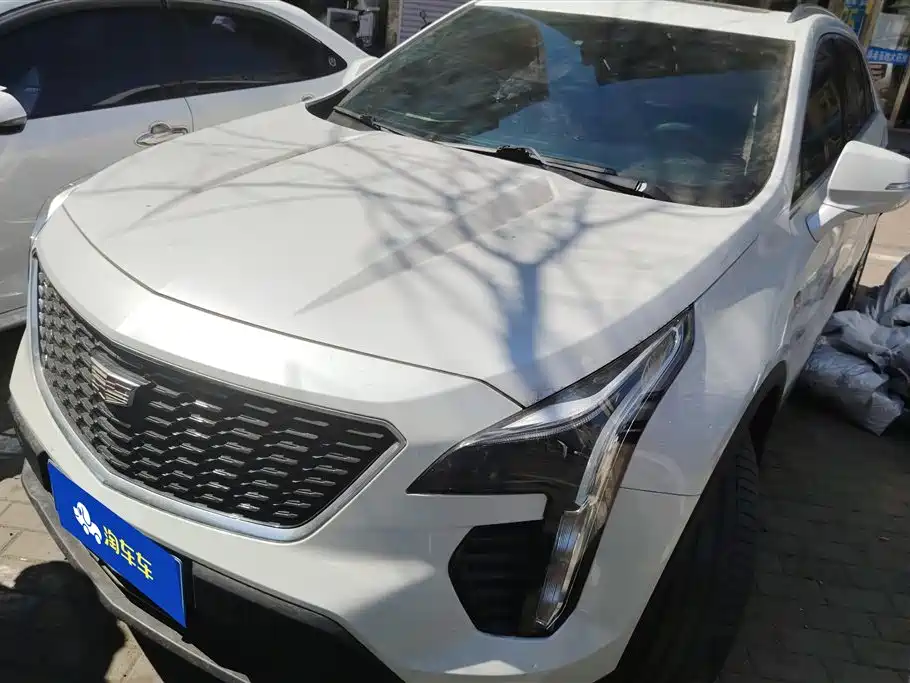 CADILLAC XT4
