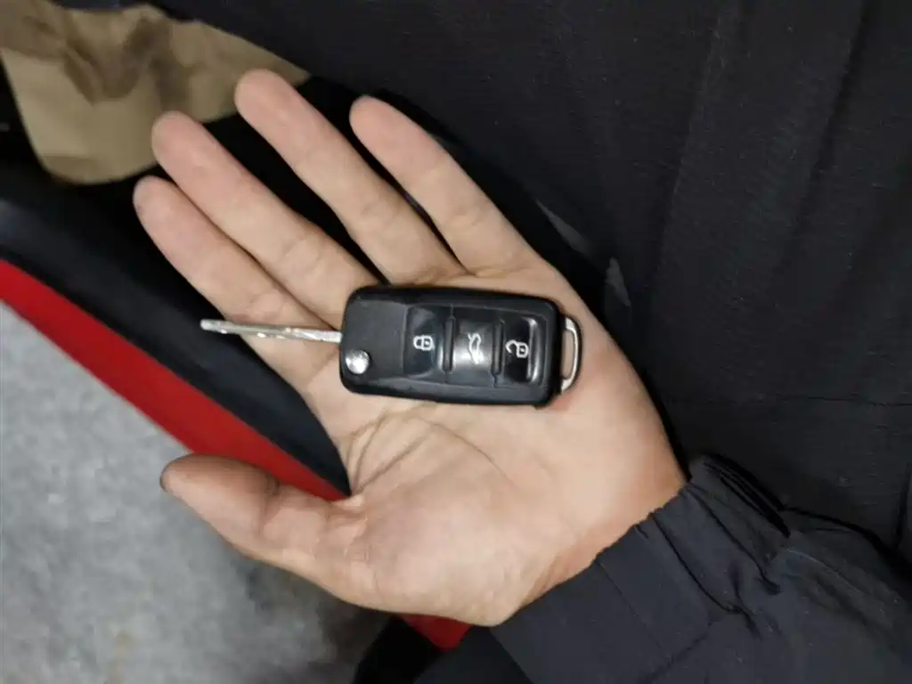 Škoda Skoda Rapid Spaceback 2016 Facelift 1.6L Manual Innovation Edition фото 9