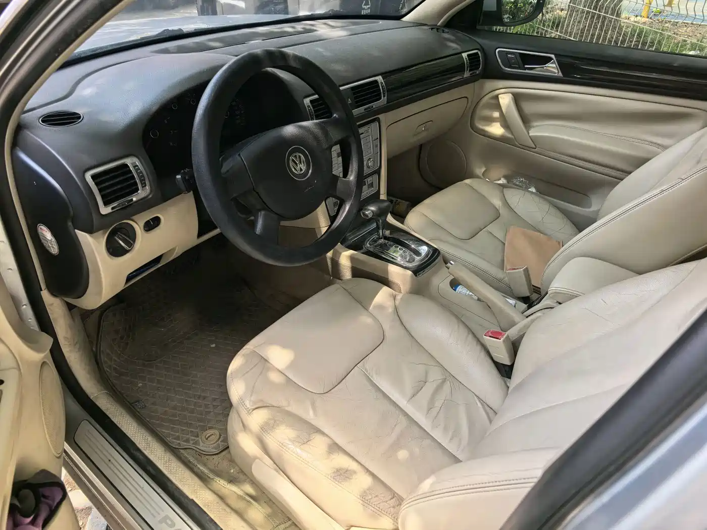 Volkswagen Passat Lingyu 2010 2009 2.0L MFI Automatic Premium